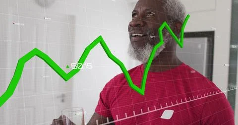 Image of data processing over senior african american man drinking healthy drink Foto stock