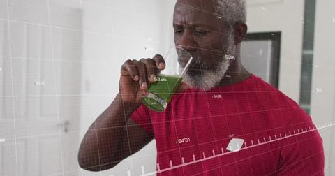 Image of data processing over senior african american man drinking healthy drink Foto stock