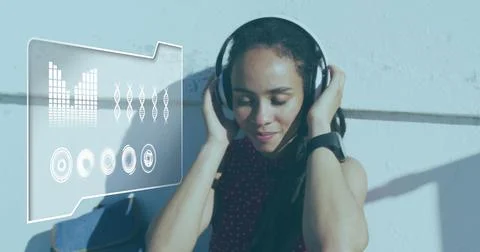 Image of data processing over woman exercising with headphones on Foto stock
