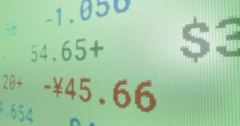 Image of digital data processing over green background Illustrazione stock