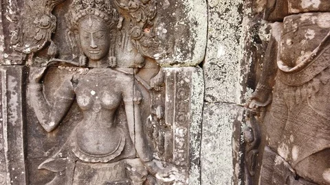 The image of the divine dancers of Apsara in the ancient temple of Bayon, Vidéo 107281615