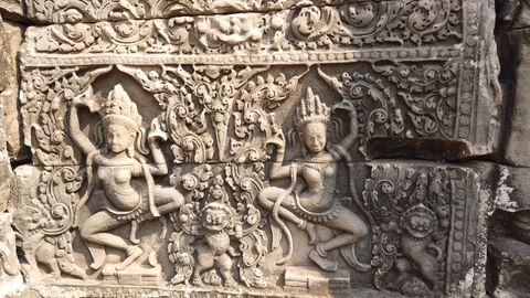 The image of the divine dancers of Apsara in the ancient temple of Bayon, Stock Footage 107282042