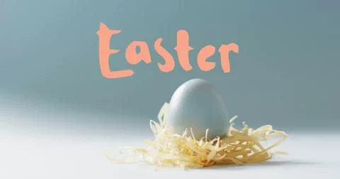 Image of easter text over blue easter egg in hey on blue background Foto stock