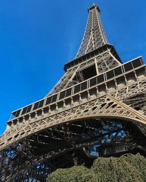 Image of Eiffel tower under blue sky. Foto stock