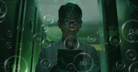 Image of falling icons and network of connections over biracial male server room Illustrazione stock