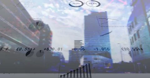 Image of financial data processing and statistics over cityscape Foto stock