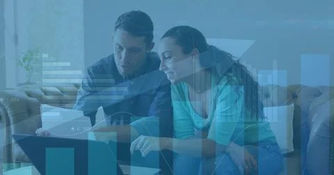 Image of financial data processing and statistics over caucasian couple Foto stock