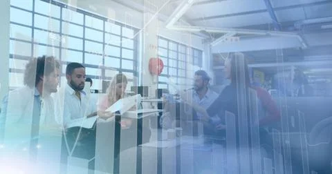 Image of financial data processing over business people in busy office Foto stock