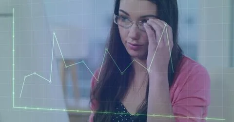 Image of financial data processing over caucasian businesswoman using computer Stockfoto's