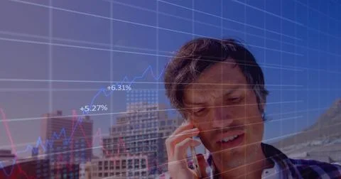 Image of financial data processing over caucasian man using smartphone Foto stock