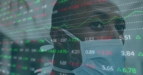 Image of financial data processing over african american man in face mask in Foto stock