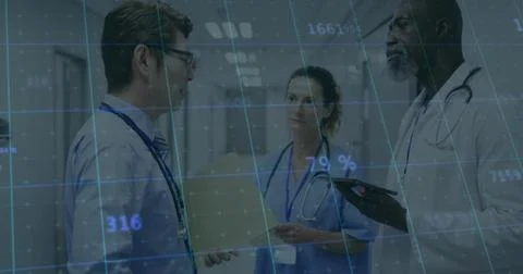 Image of financial data processing over diverse doctors Foto stock