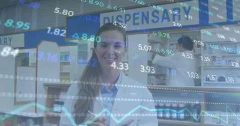 Image of financial data processing over caucasian female pharmacist Foto stock