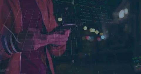 Image of financial data processing over caucasian man using smartphone Foto stock