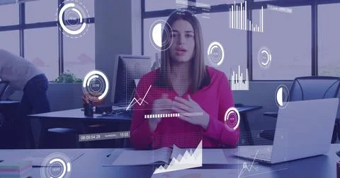 Image of financial data processing over caucasian businesswoman using computer Foto stock