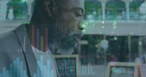 Image of financial data processing over african american man eating Stockfoto's