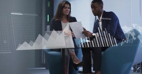 Image of financial data processing over diverse colleagues discussing work .. Foto stock
