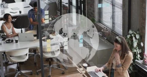 Image of globe and data processing over caucasian businesswoman in office Foto stock