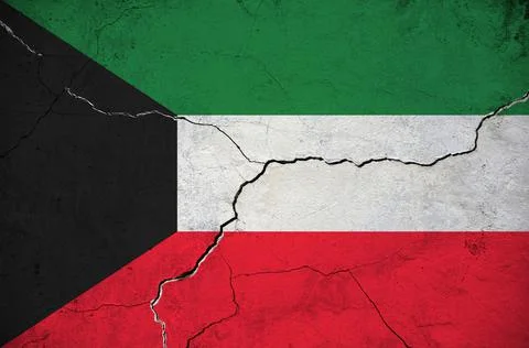 An image of the Kuwait flag on a wall with a crack. Foto stock