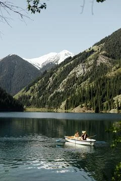 Image of lake in the forest. Trees in the forest Foto stock
