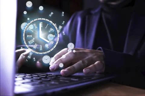 Image of a man using the computer with a clock indicating the time of use of the Foto stock