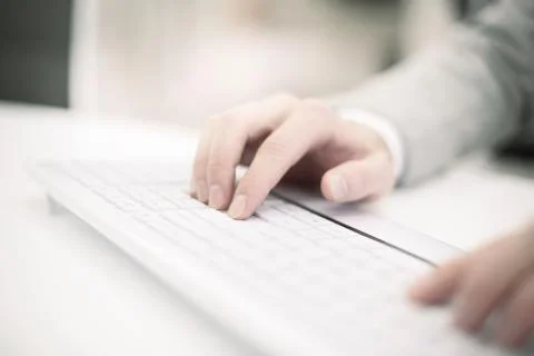 Image of man's hands typing. Selective focus. Foto stock