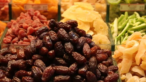 Image of market offering a selection of dried fruits Stock-Footage 50443365