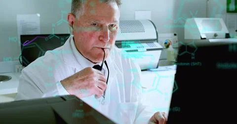 Image of medical data processing on caucasian senior male scientist using Foto stock