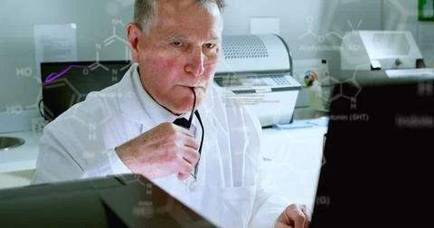 Image of medical data processing on caucasian senior male scientist using Foto stock
