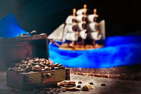 Image of middle-aged coffee beans. Poured into a pirate chest. Precious, expe Stock-Fotos