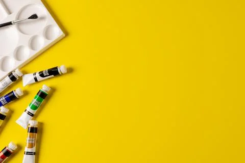 Image of painting tools on yellow surface with copy space Stockfoto's