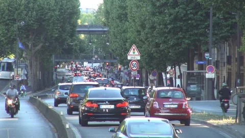 Image with Paris Boulevard Crowded Streets and Daily Cars Traffic Stockbeeldmateriaal 85657066