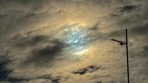 Image of a partial solar eclipse through veil clouds Fotos Stock