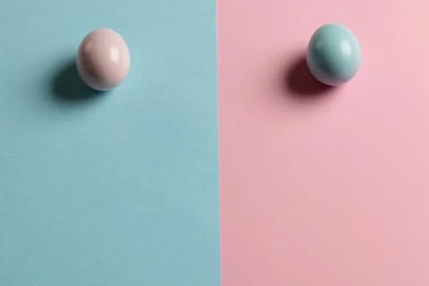 Image of pink and blue easter eggs and copy space on pink and blue background Stockfoto's