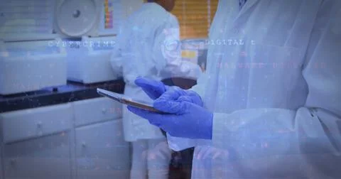 Image of qr code and data processing over biracial female scientist 库存照片