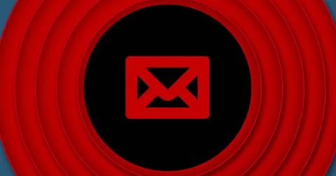 Image of red envelope icon over circuit board and red circles on black Stockfoto's