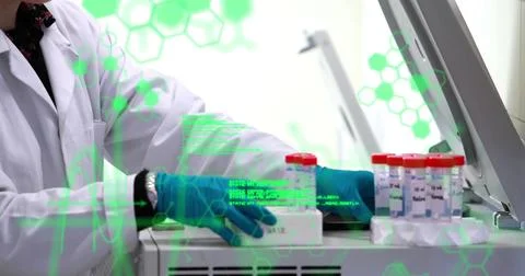 Image of scientific data processing over hands of caucasian male lab worker with Foto stock