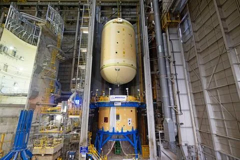 This image shows technicians and engineers move and connect the liquid oxy... Fotos Stock