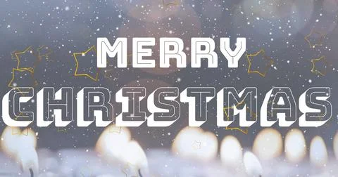 Image of snow falling over merry christmas text banner against burning candle Foto stock
