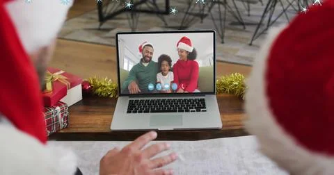 Image of snow falling over smiling african american couple in santa hats on Ilustração Stock