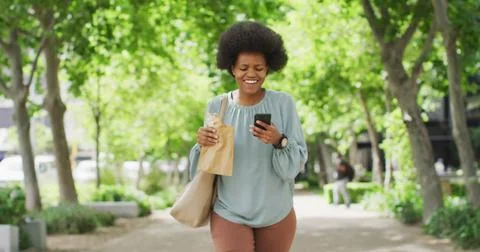 Image of social media data processing over african american woman using Foto stock