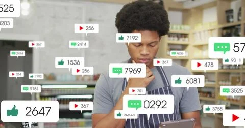 Image of social media data processing over biracial sales man in grocery stor Foto stock