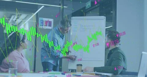 Image of statistical data processing against caucasian man giving a presentation Foto stock