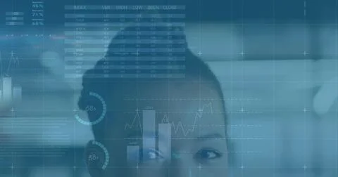 Image of statistical data processsing over portrait of eyes of african american Foto stock