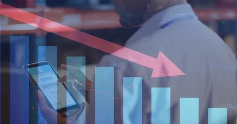 Image of statistics, red arrow and data processing over biracial man working in Foto stock