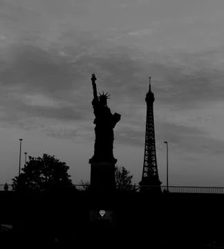 Image of statue of liberty and eiffel tower together. Stock Photos