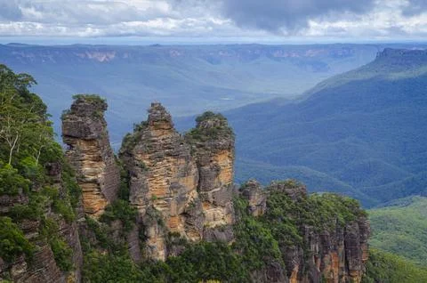 Image of the Three Sisters rock formation in the Blue Mountains Stock Photos