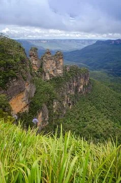 Image of the Three Sisters rock formation in the Blue Mountains Stock Photos