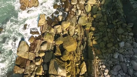 Imagem Aérea da Costa do Mar e da Praia Vídeos de archivo 79571346