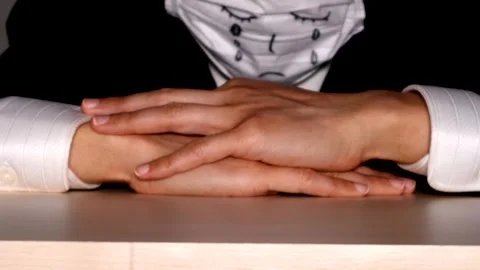 Imagine a crying businessman. 動画素材 334846807